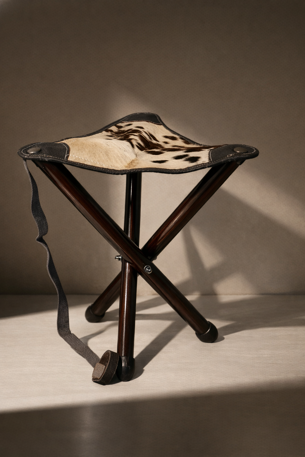 HUNTRA Nomad Hide Stool